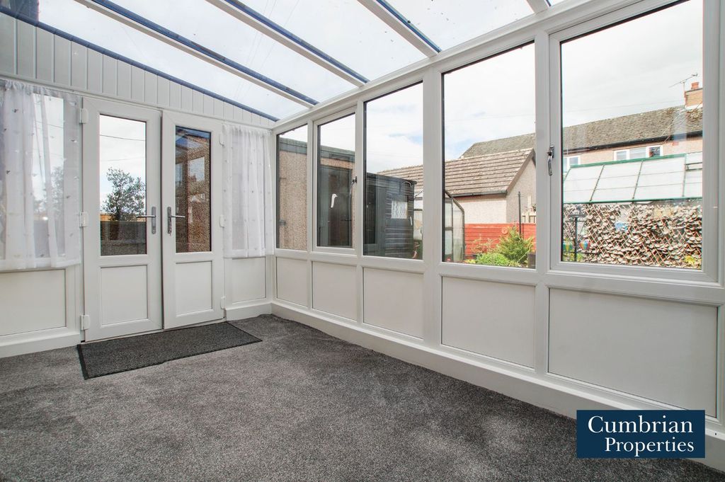 Property photo 2 of 17 Conservatory