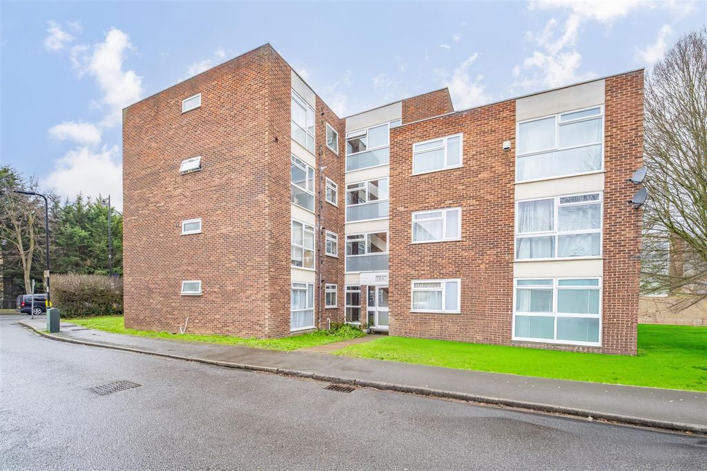 Property photo 1 of 8 7 Azalea Close.Jpg