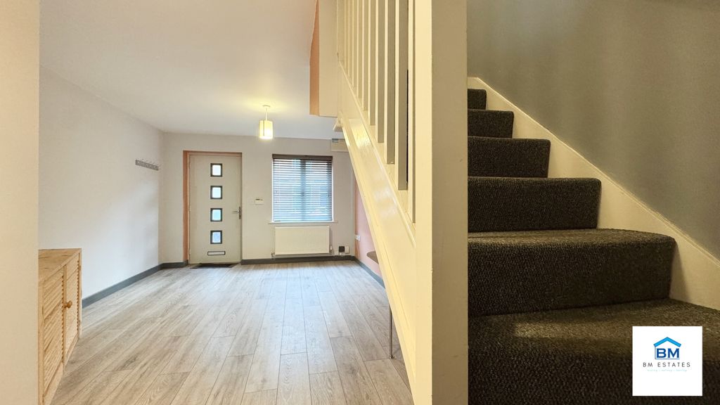 Property photo 2 of 9 Photo 3