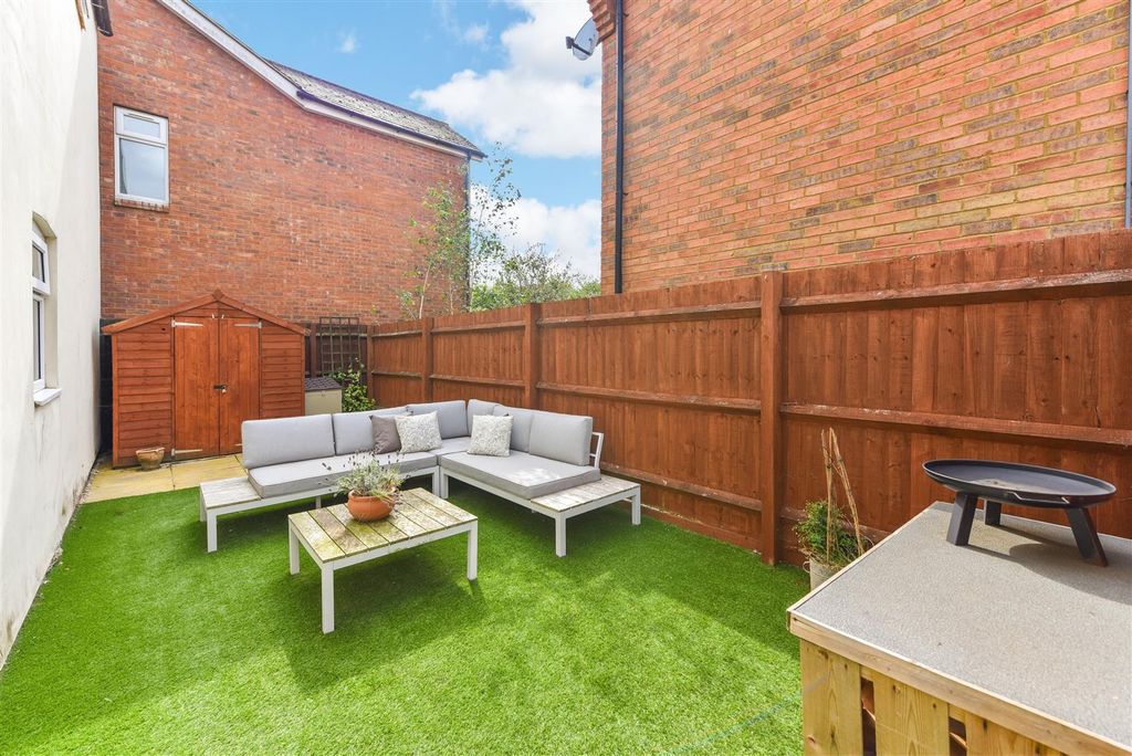 Property photo 3 of 19