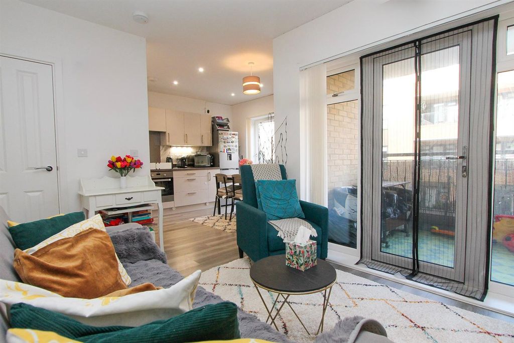 Property photo 1 of 19 4995F4E5-5953-4d86-97A6-Eec025F36991.Jpg