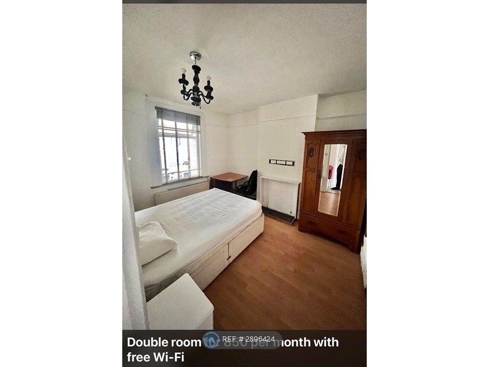 Property photo 1 of 4 Large Double Room