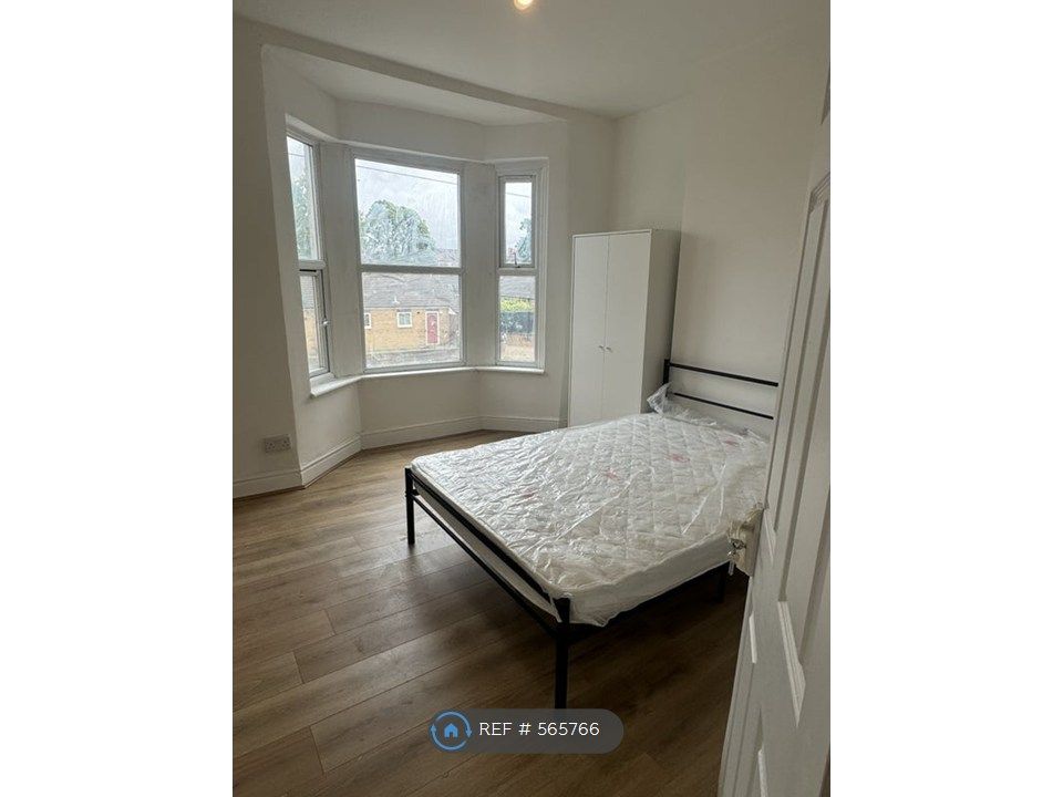 Property photo 1 of 7 Bedroom 1