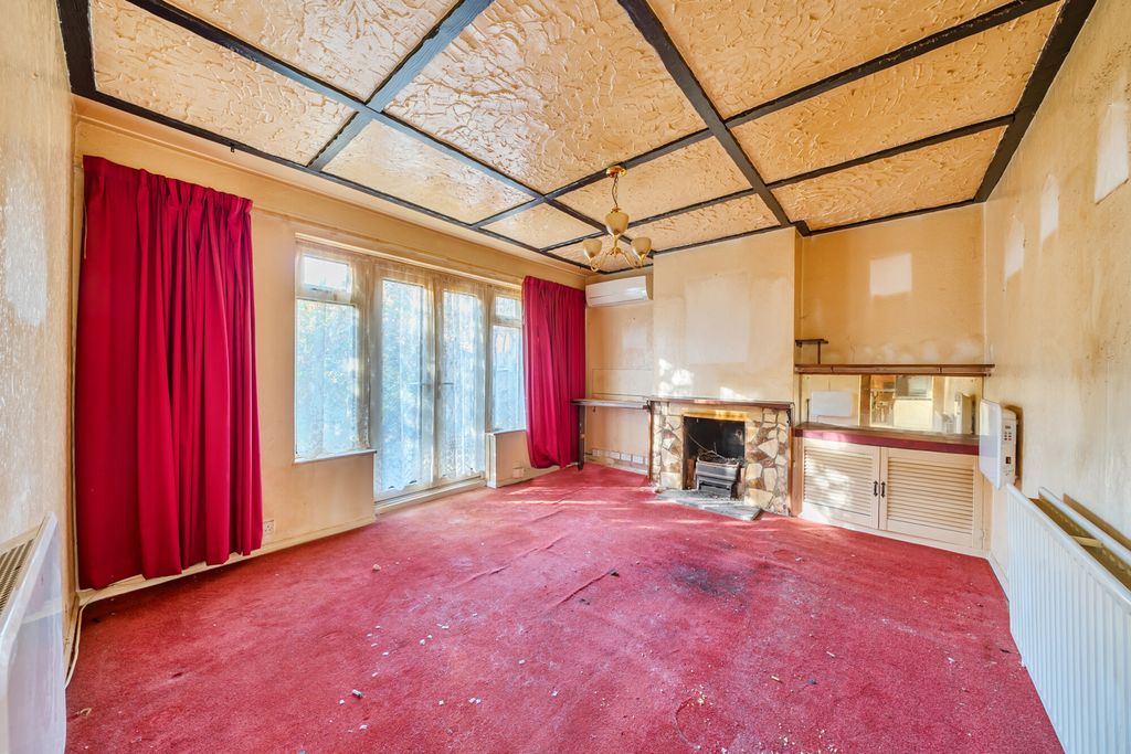 Property photo 2 of 20 1370636-7-690A135...