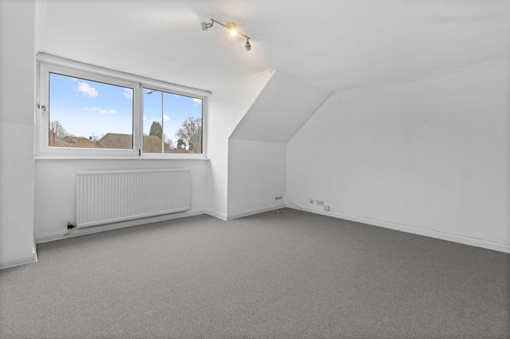 Property photo 3 of 13 Lounge