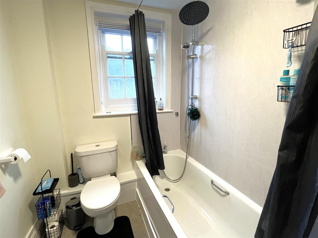 Property photo 2 of 6 Bathroom