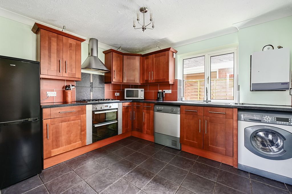 Property photo 3 of 12 177 Branksome Hill Rd (5)