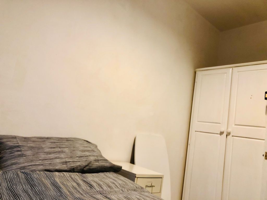 Property photo 3 of 14 To Let, Rent -  Single Room Near Brick Lane, London, E2 - Maxwellproperties.Co.uk