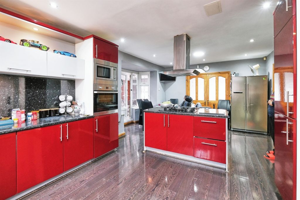 Property photo 2 of 16