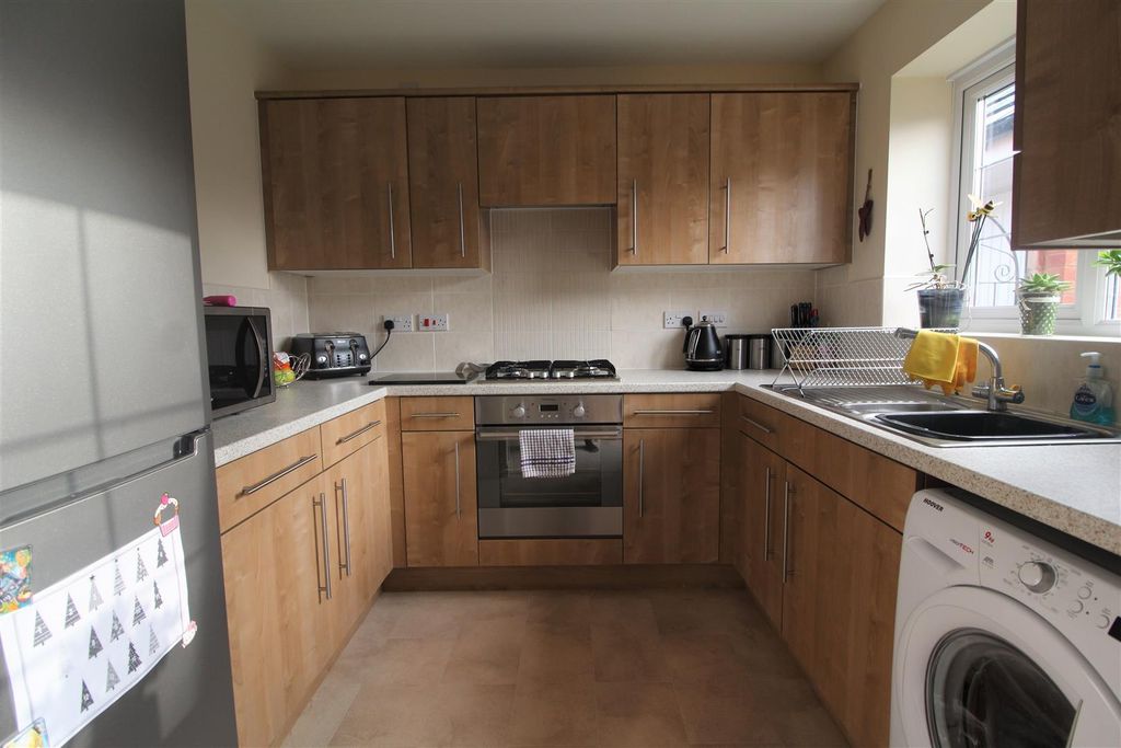 Property photo 2 of 9 Kitchen.Jpg