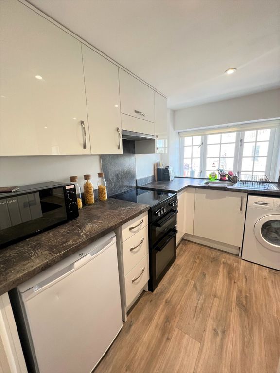 Property photo 2 of 11 Kitchen