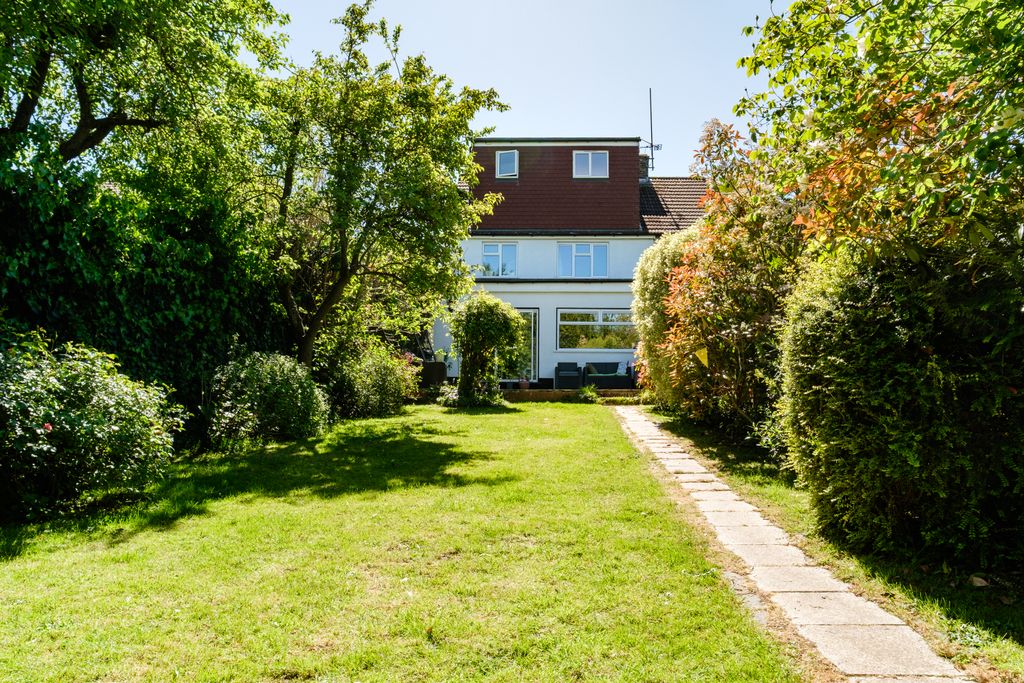 Property photo 2 of 28