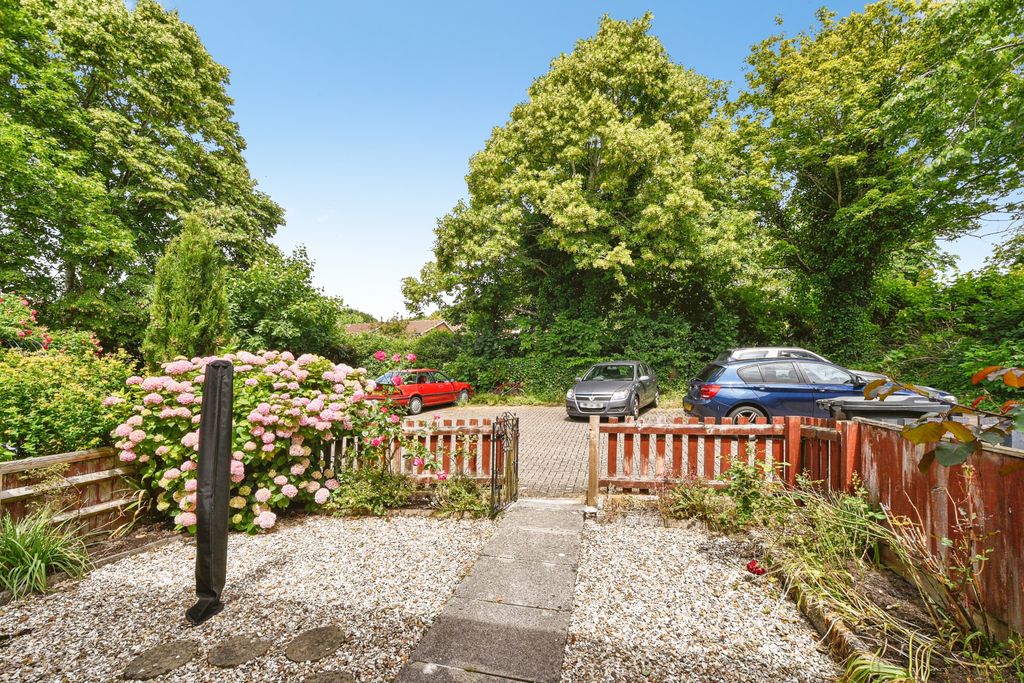 Property photo 2 of 20