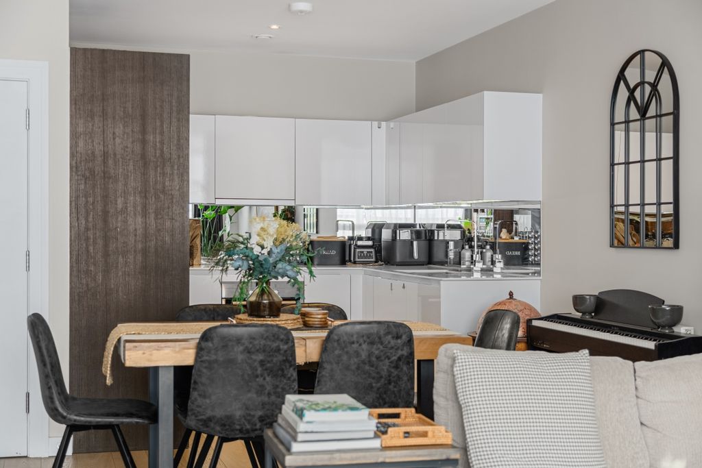 Property photo 3 of 18 094A8295
