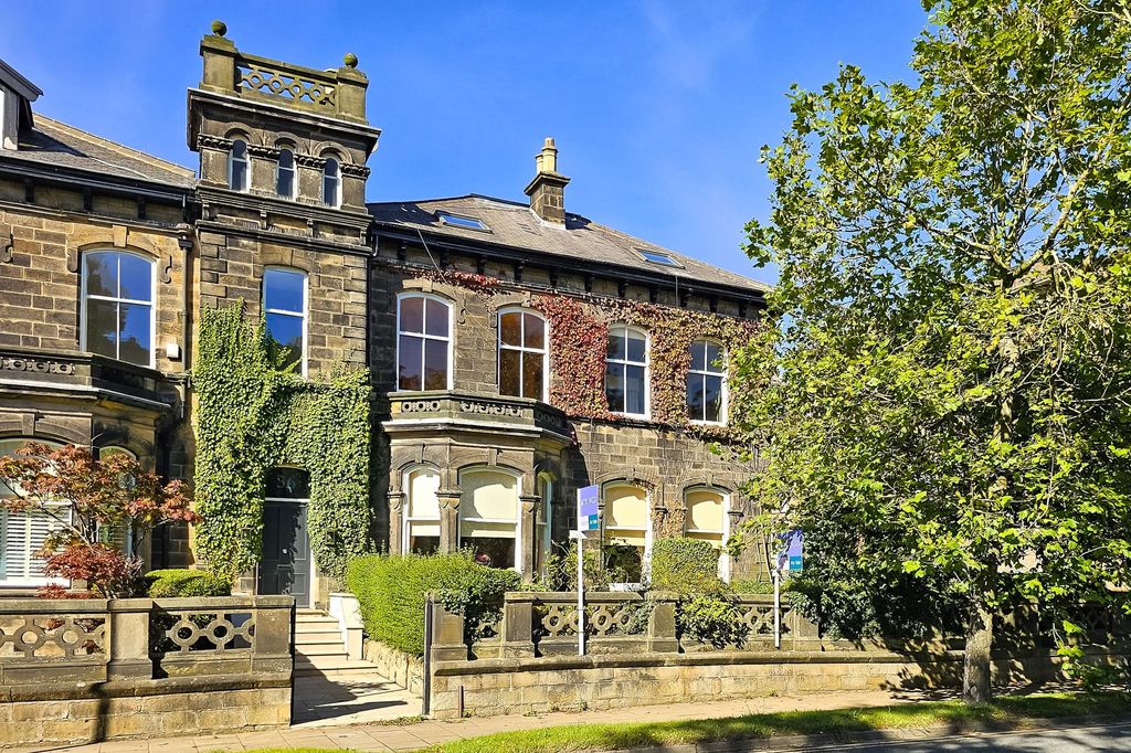 Property photo 1 of 31