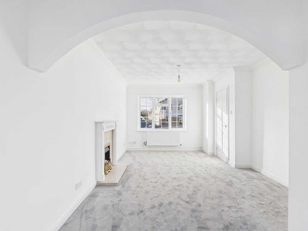 Property photo 3 of 14 Living Room