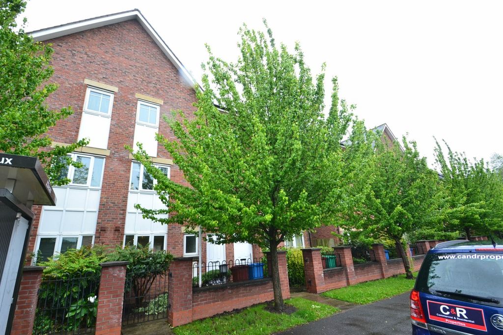 Property photo 1 of 14 4 Bedroom Terraced For Rent