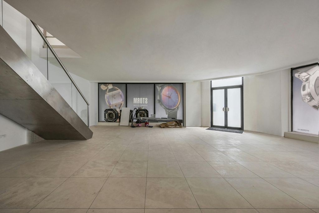 Property photo 2 of 20 Office 18.Jpg