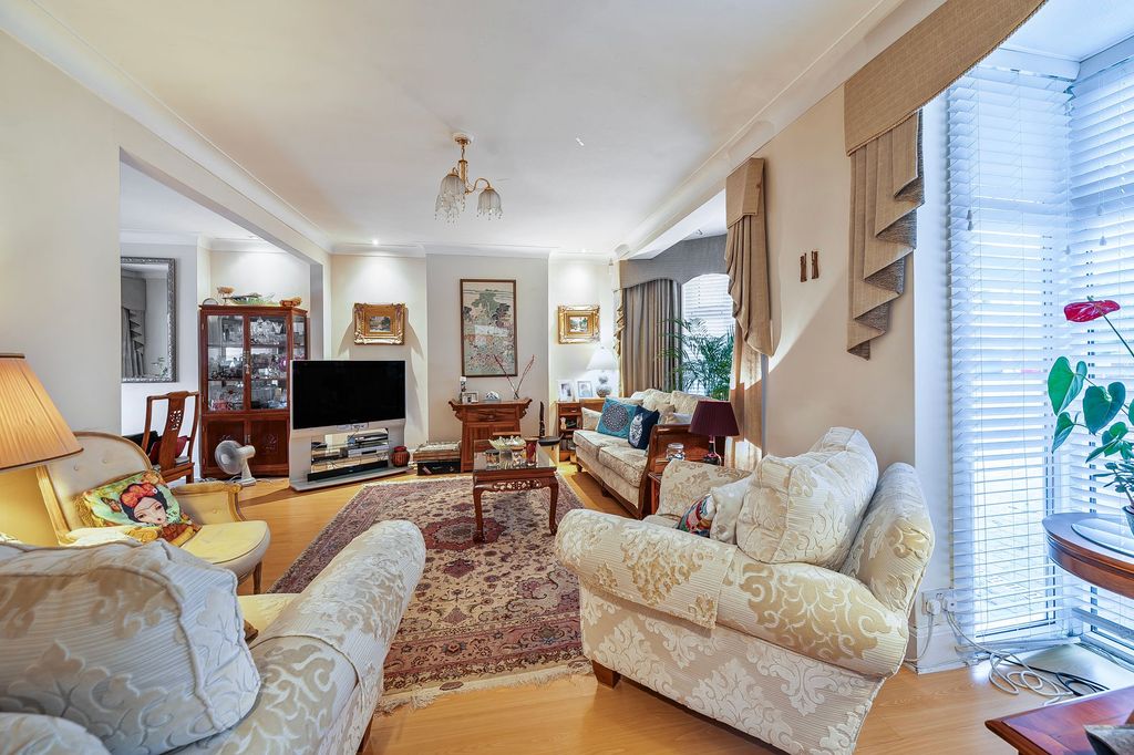Property photo 3 of 17 Living Room