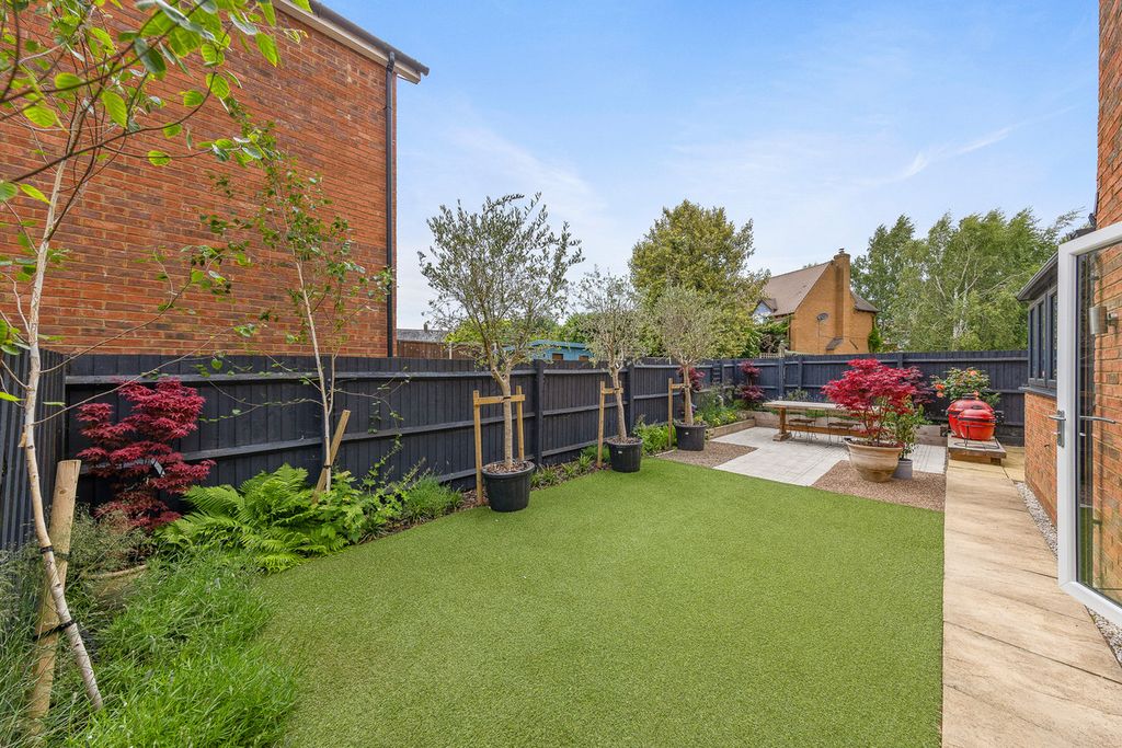 Property photo 2 of 27