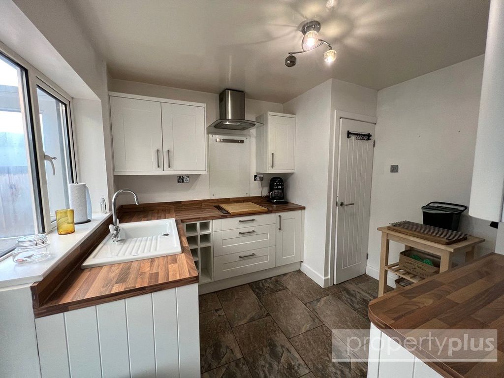 Property photo 2 of 23 Picture No. 15