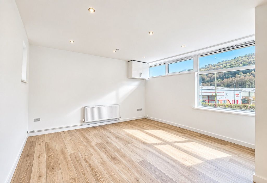 Property photo 1 of 10 Ground Floor Two Bed Flat