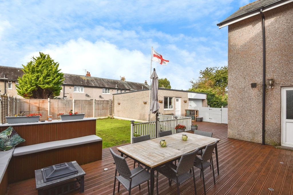 Property photo 3 of 17 Garden