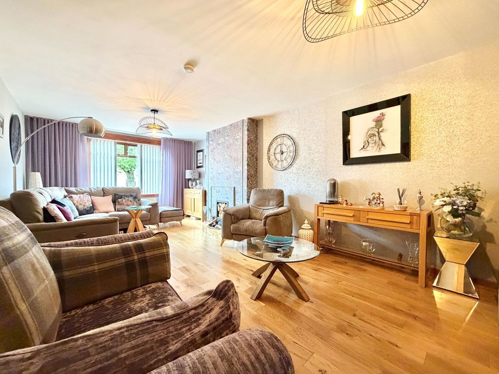 Property photo 3 of 34
