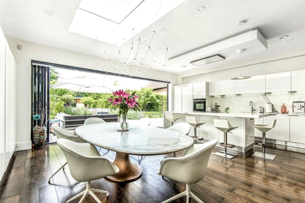 Property photo 2 of 15 Picture No. 16