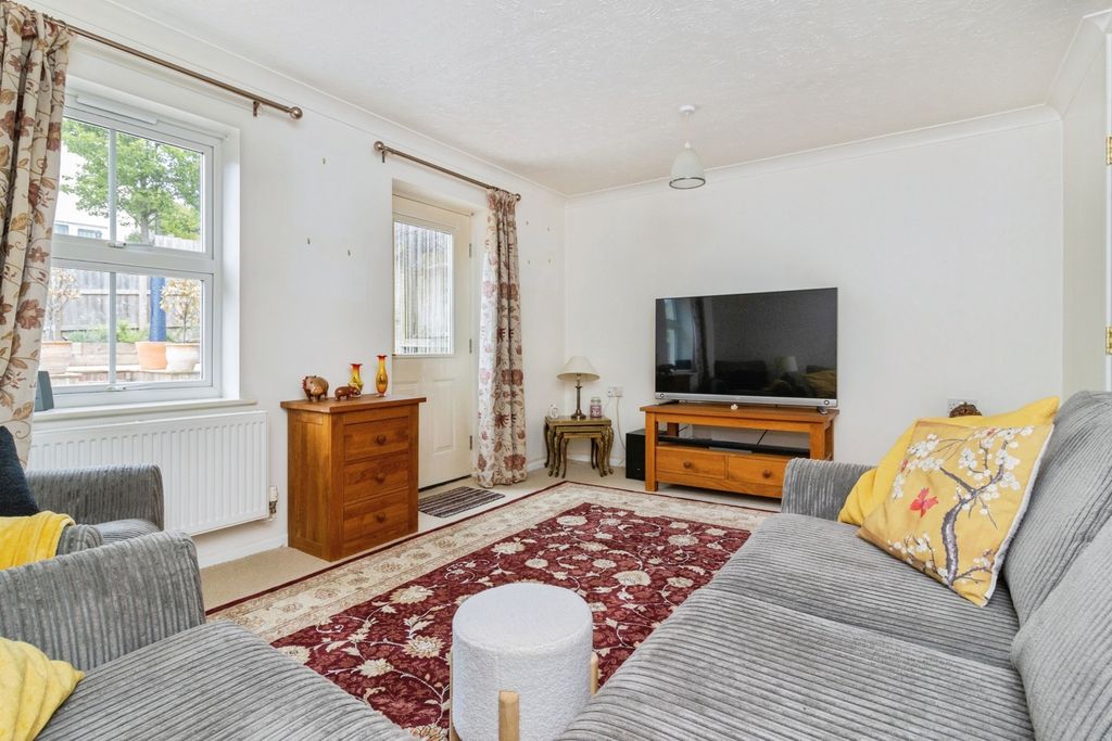 Property photo 2 of 17 Photo