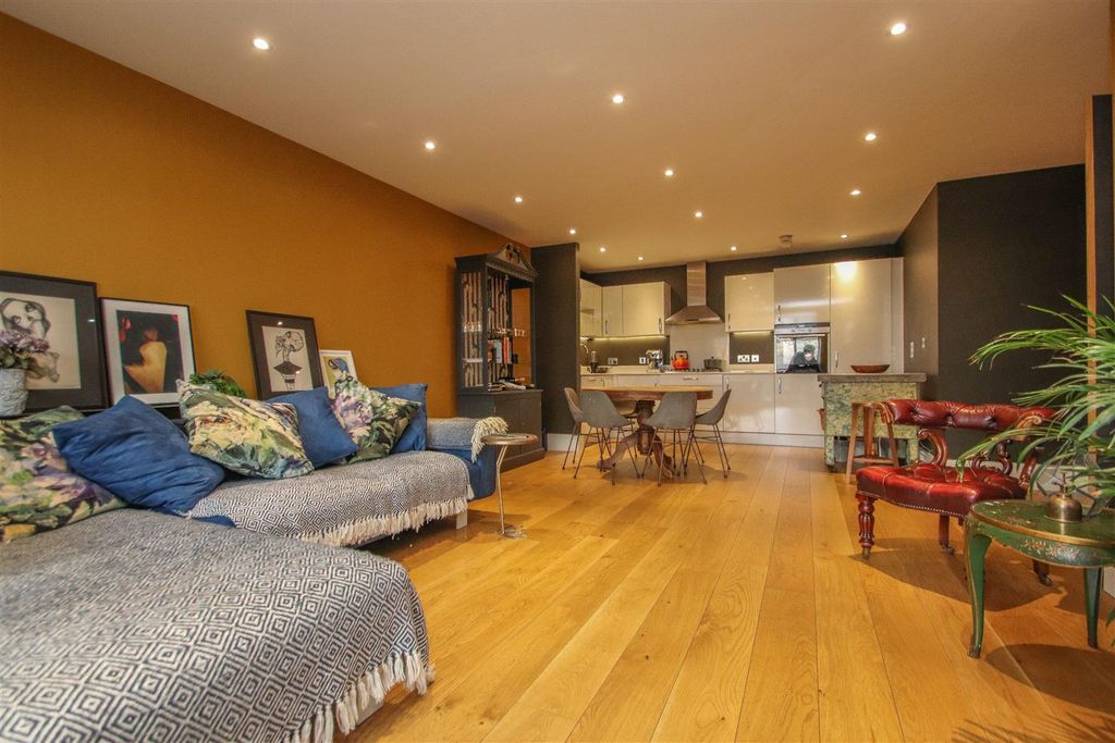 Property photo 3 of 15 Open Plan