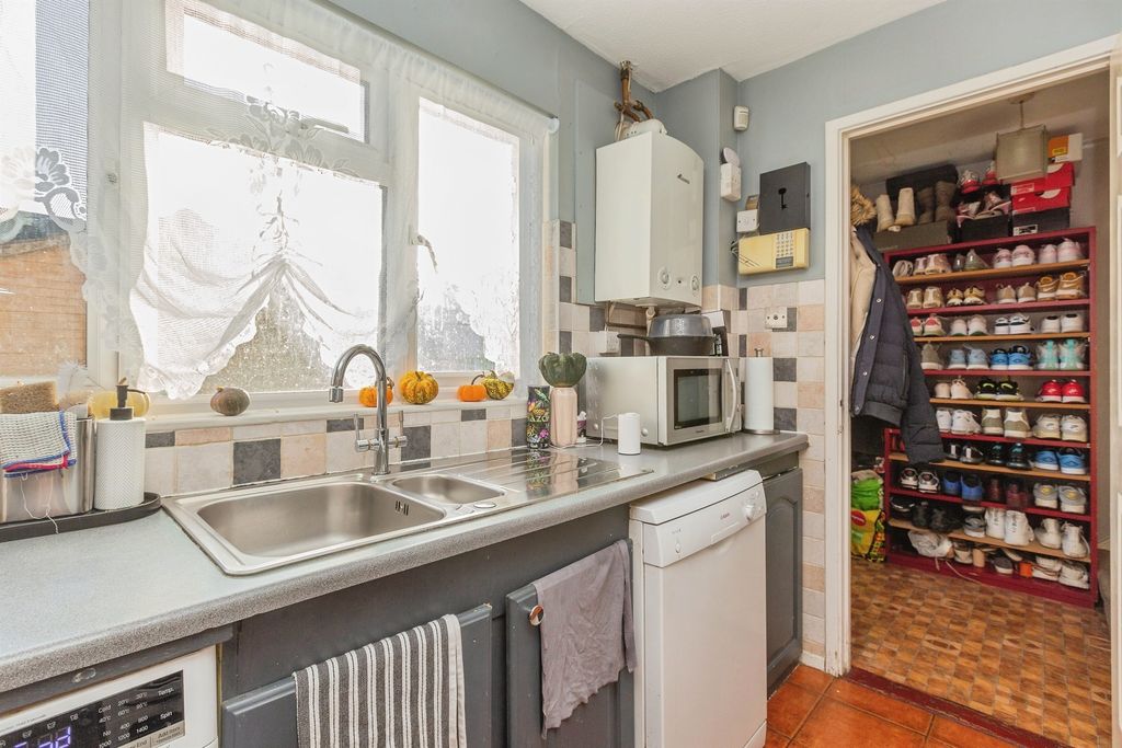 Property photo 3 of 16