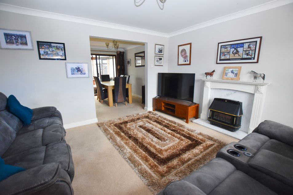 Property photo 3 of 21 Lounge 1