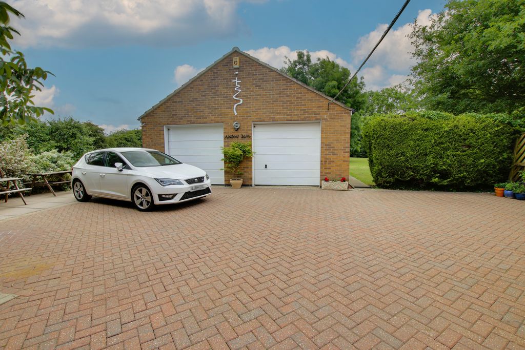 Property photo 3 of 39