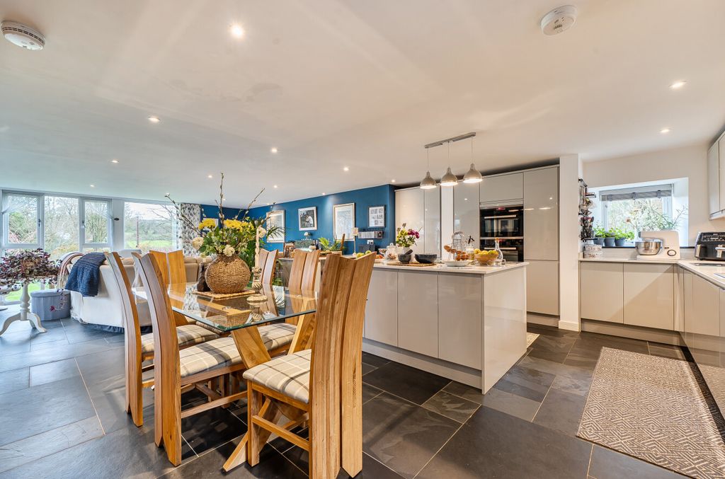 Property photo 2 of 20 1438016-21-69Cab2...