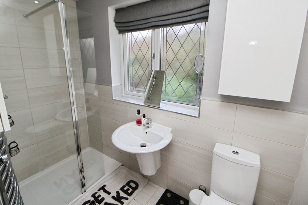 Additional image 10 of 4 bed detached house to rentShropshire Drive, Glossop, Derbyshire SK13