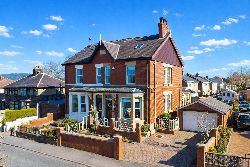 Property photo 1 of 41