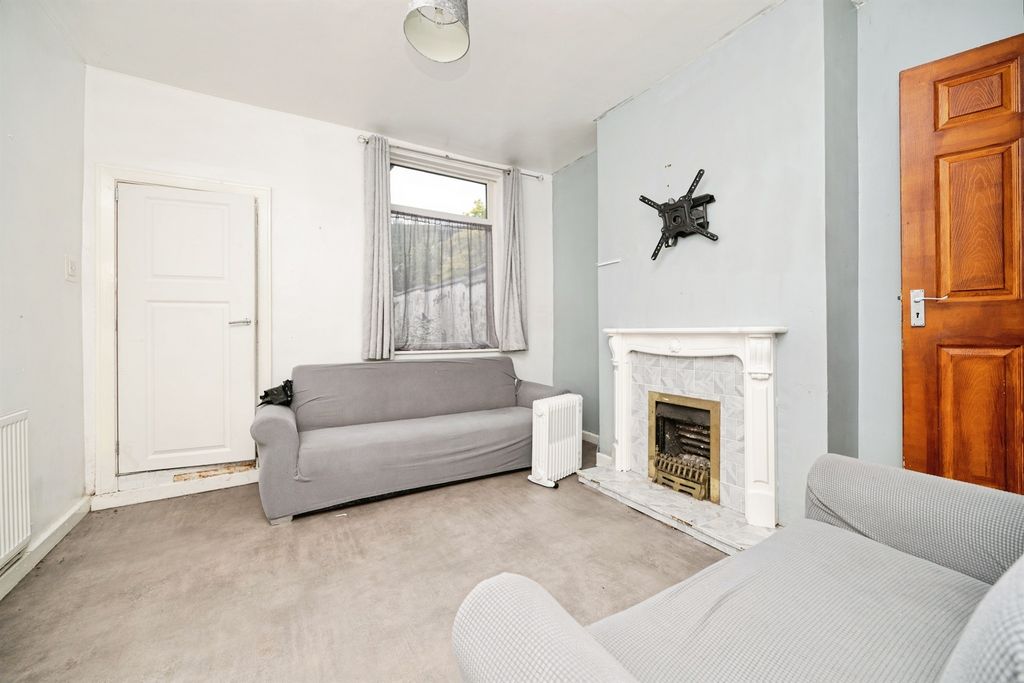 Property photo 3 of 27