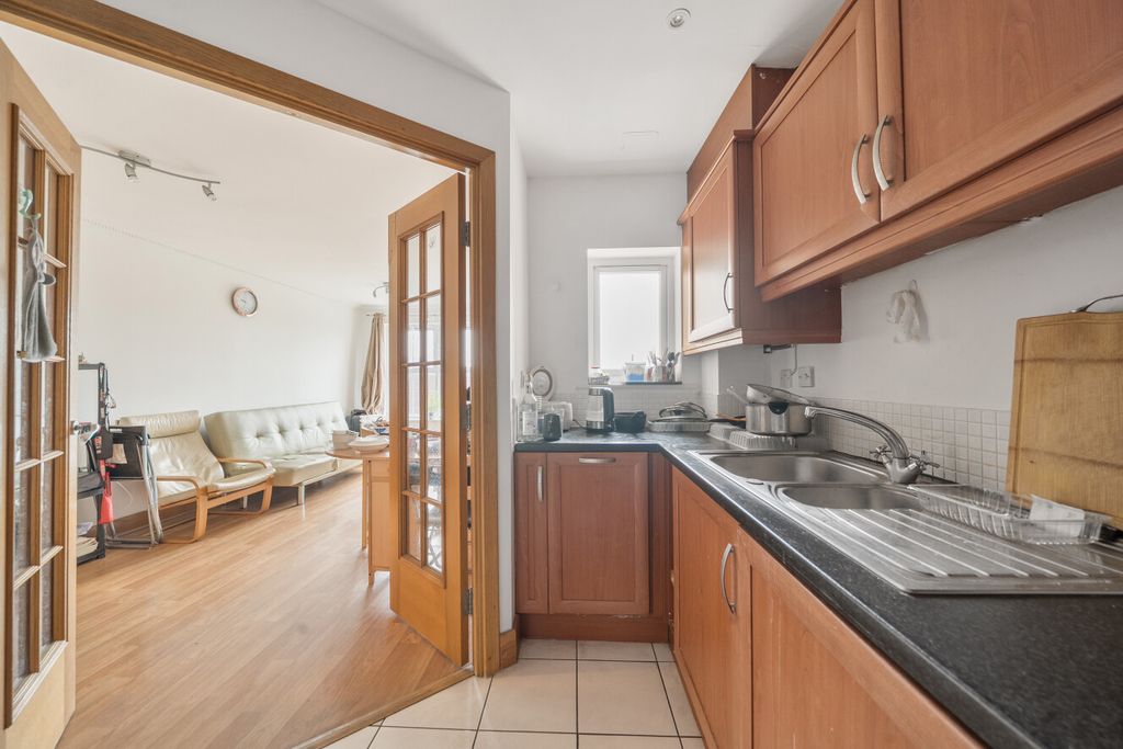 Property photo 2 of 12 1404302-10-697787...