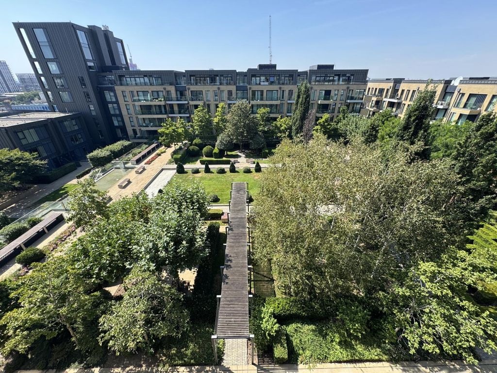 Property photo 1 of 21 A Contemporary Two Bedroom Apartment With A South-West Facing Balcony