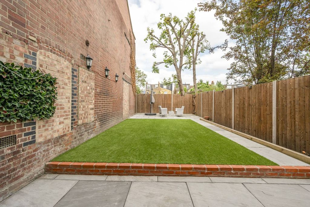 Property photo 2 of 11