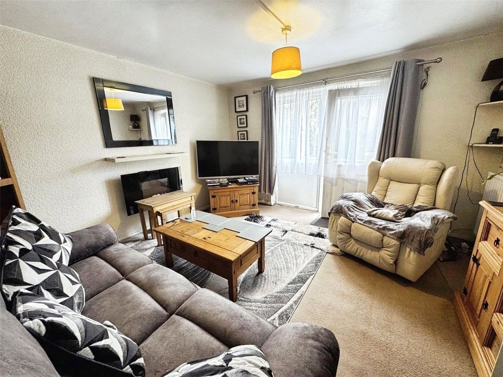 Property photo 3 of 6 Lounge