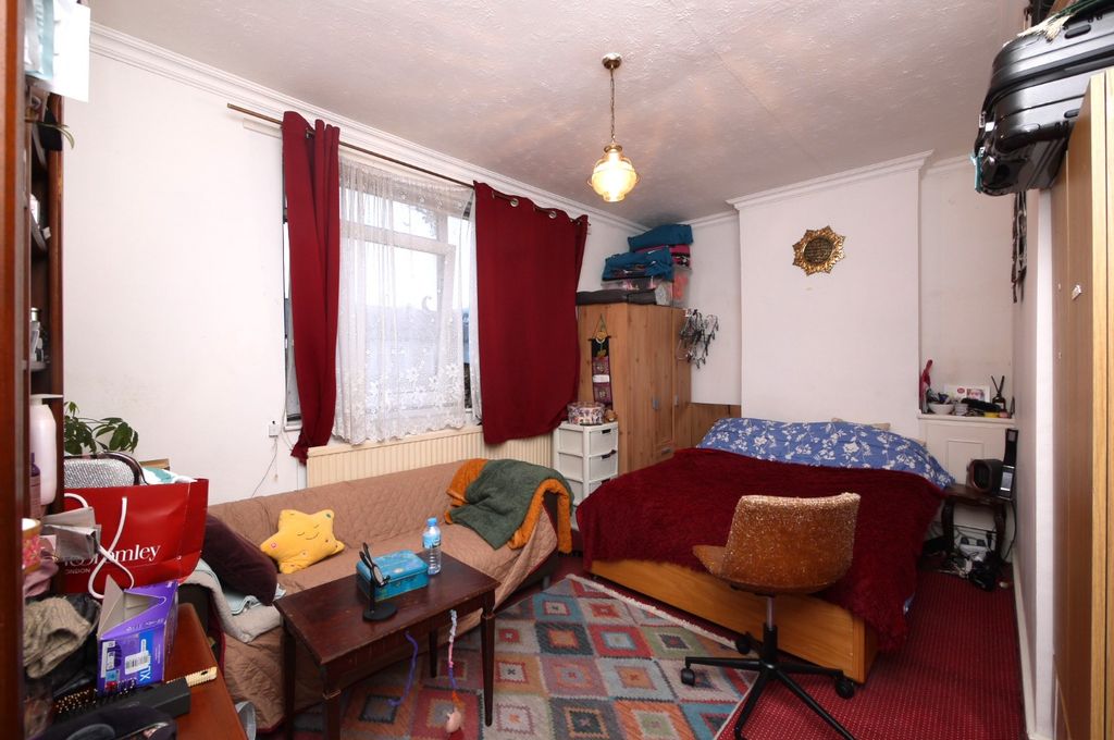 Property photo 3 of 8 4359412