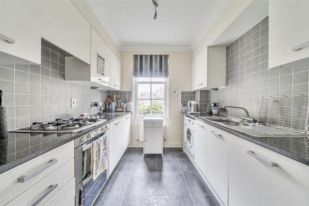 Property photo 3 of 18 Kitchen