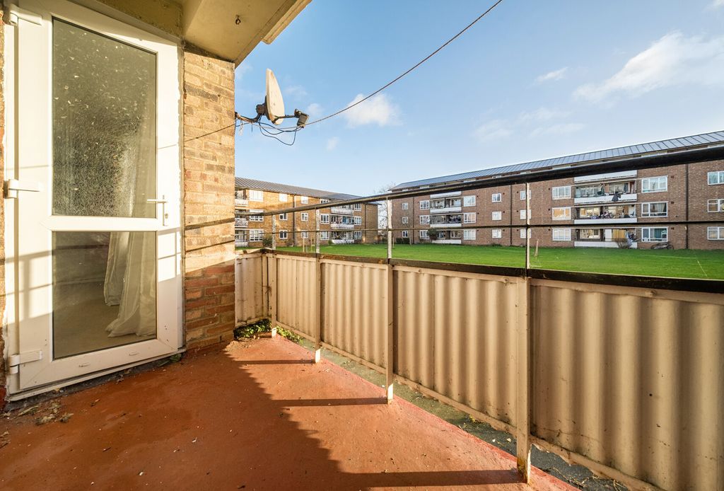 Property photo 2 of 9 1388543-6-69394F4...