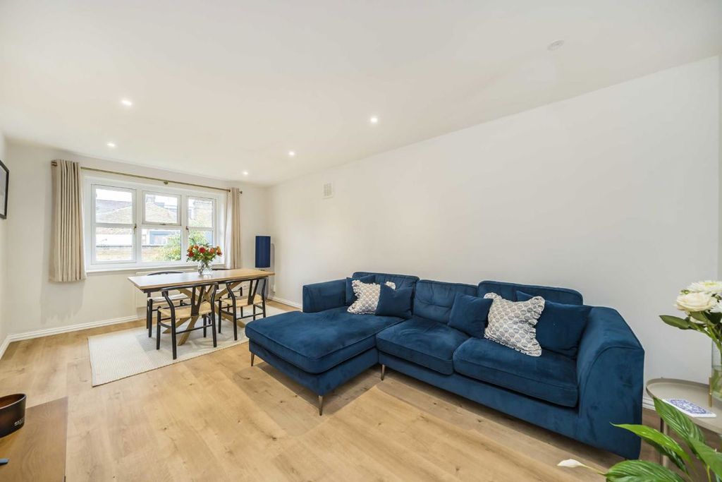 Property photo 2 of 9