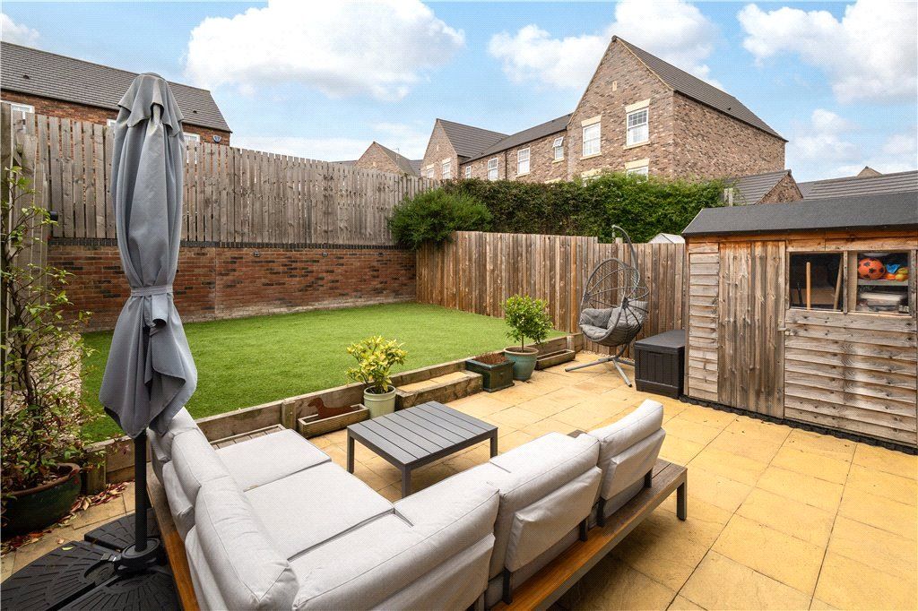 Property photo 2 of 11 Garden