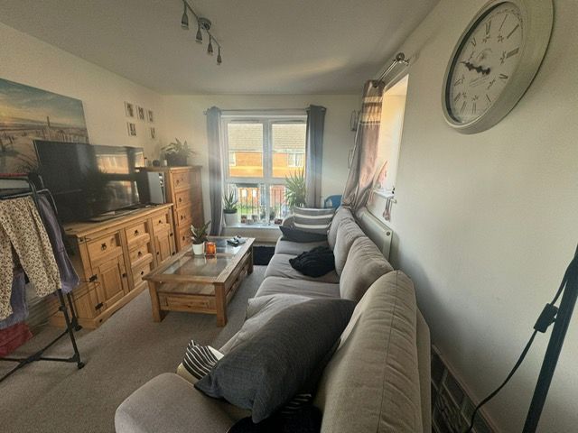 Property photo 1 of 4 Living Room