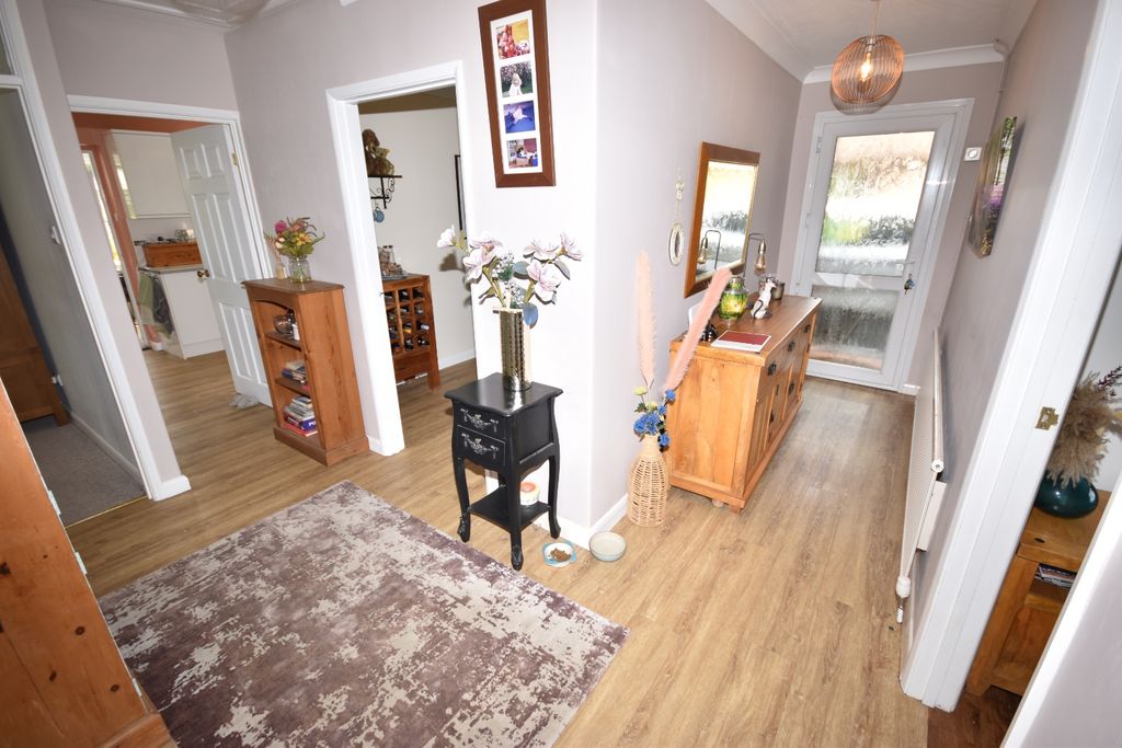 Property photo 3 of 24 Hall