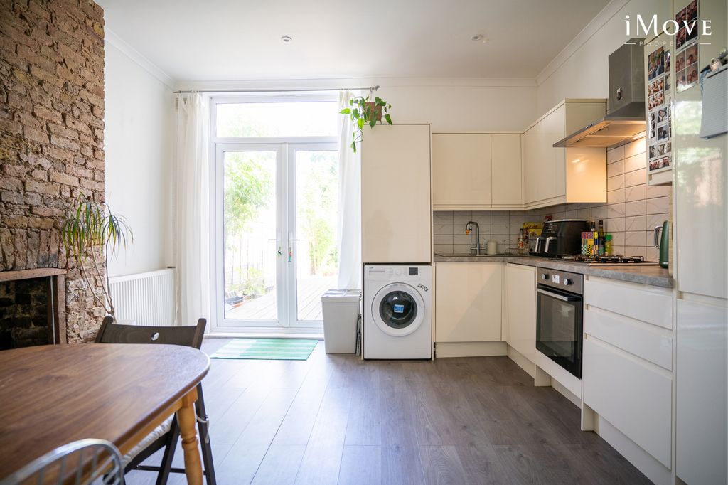 Property photo 3 of 23